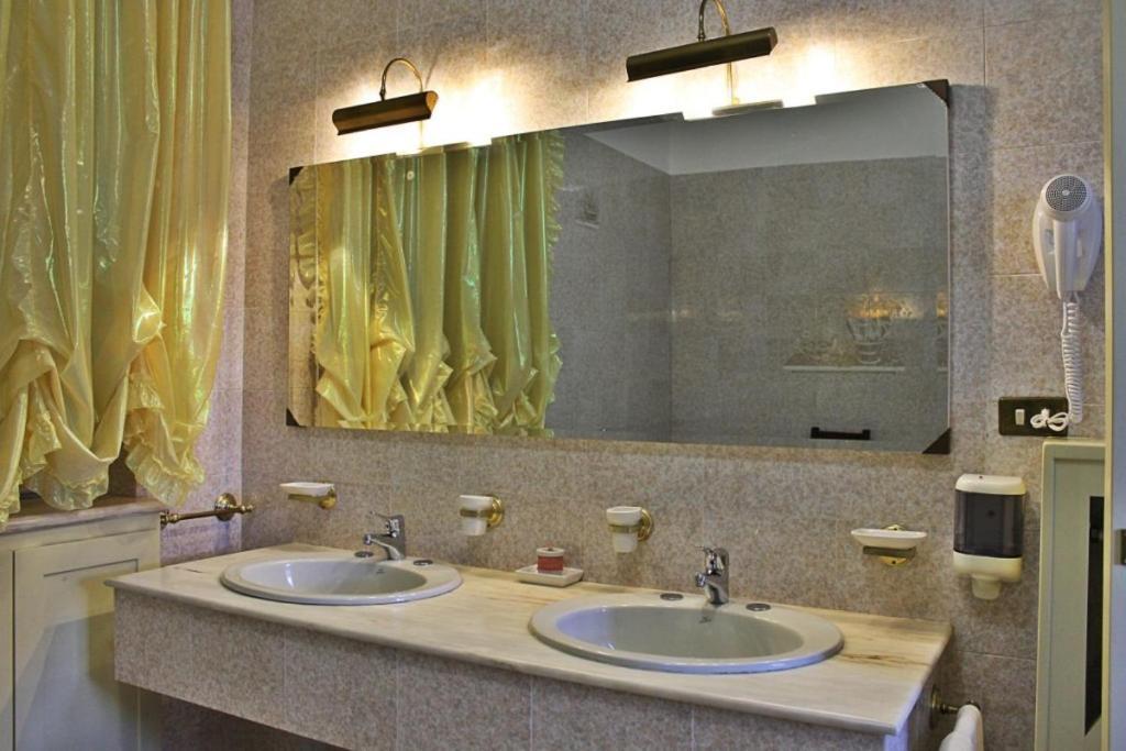 Hotel Ristorante La Torretta Bianze ภายนอก รูปภาพ